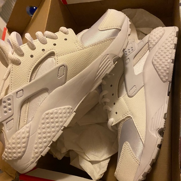 WMNS AIR HUARACHE RUN WHITE - Picture 2 of 6